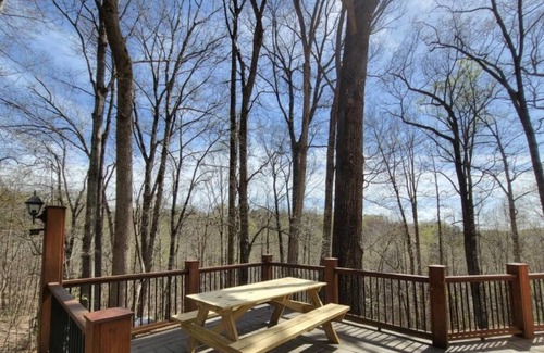 Arlington Cabaña | Hobbit Hole on 15 acres