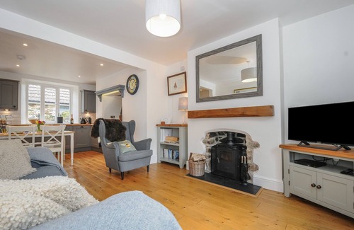 Sticklepath Cabaña | HOBBS COTTAGE, pet friendly, with open fire in Sticklepath