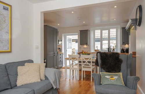 Sticklepath Cabaña | HOBBS COTTAGE, pet friendly, with open fire in Sticklepath