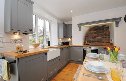 Sticklepath Cabaña | HOBBS COTTAGE, pet friendly, with open fire in Sticklepath