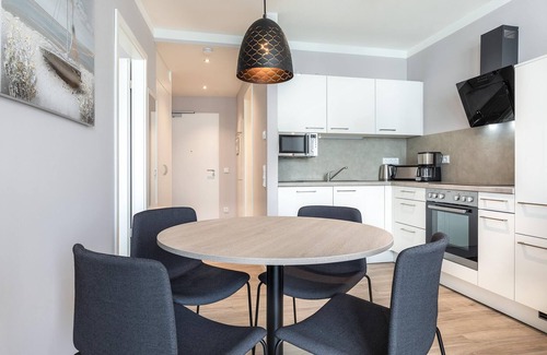 Alt-Travemunde/Ronnau Apartamento | Hochwertiges Apartment in Ostseenähe mit Sonniger Loggia und Hauseigenem SPA