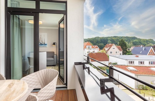 Alt-Travemunde/Ronnau Apartamento | Hochwertiges Apartment in Ostseenähe mit Sonniger Loggia und Hauseigenem SPA