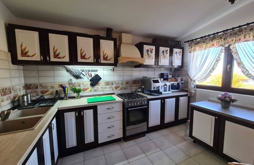 Rasnov Casa | Hochwertig eingerichtetes Ferienhaus für große Gruppen