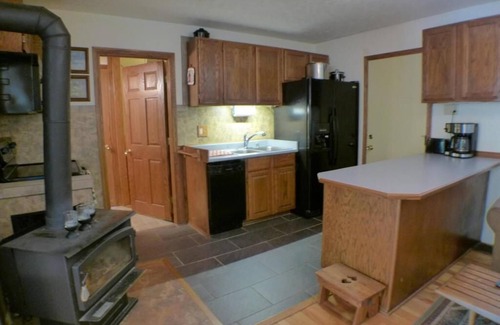 Logan Cabaña | Hocking Hills Cottage with beautiful pond