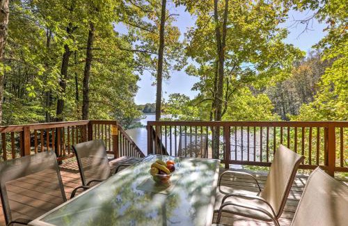 Carbon Hill Casa | Hocking Hills Lake Gem with Hot Tub, Dock, 100 Acres