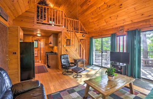 Carbon Hill Casa | Hocking Hills Lake Gem with Hot Tub, Dock, 100 Acres
