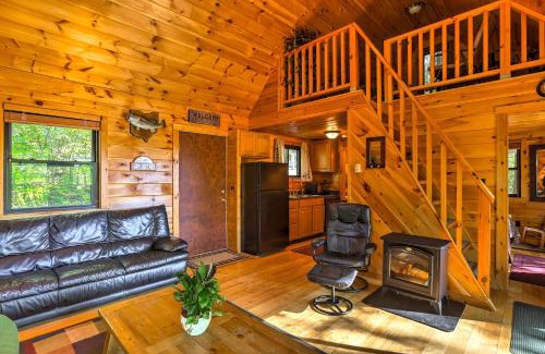 Carbon Hill Casa | Hocking Hills Lake Gem with Hot Tub, Dock, 100 Acres