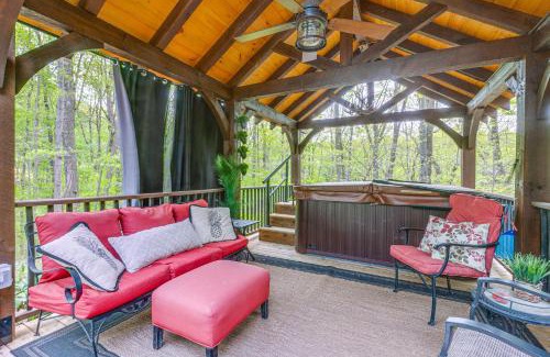 Laurelville Casa | Hocking Hills Social Distance Cabin with Hot Tub
