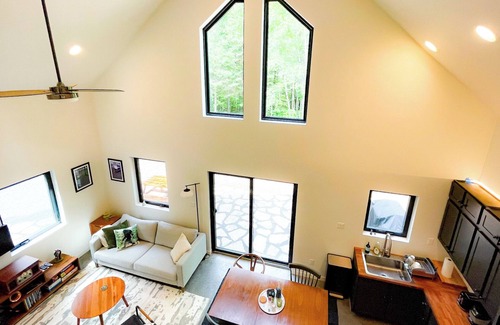 Herbster Cabina | Hodag House | Magical Cabin & Creature Comforts
