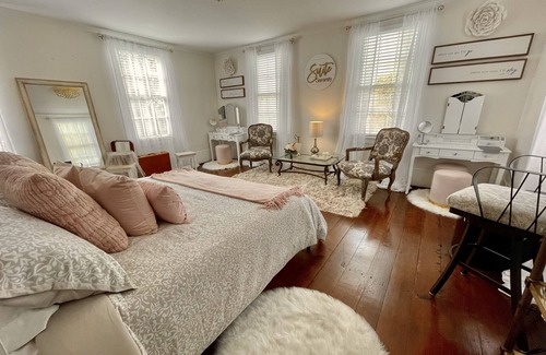 Montgomery Cama Y Desayuno | Hodge Podge Lodge