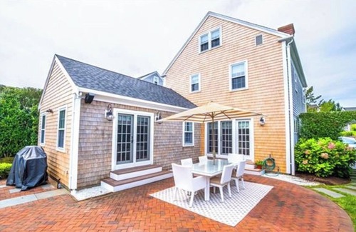 Naushop Casa | Hog Heaven-Quintessential ACK in Naushop w/ Pool & Tennis ~ Near Beaches & Town