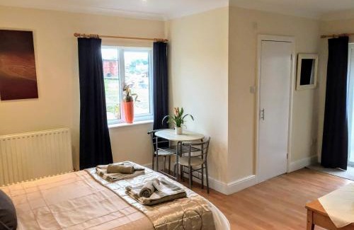 Sheerness Casa | Hogwarts Bed and Continental Breakfast