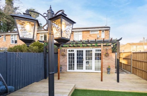 Watford Casa | Hogwarts Hideaway (Themed Property)