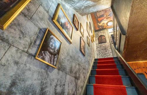 Watford Casa | Hogwarts Hideaway Themed Property