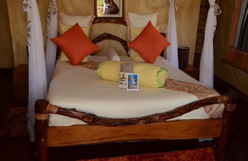 Hoima Cabina | Hoima Cultural Lodge