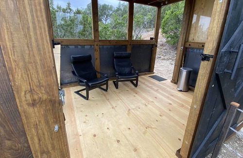 Oatmeal Cabina | HOKU HAÜS is a 100% off grid glamping experience. A star gazers paradise! Unwind