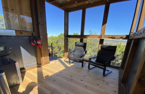 Oatmeal Cabina | HOKU HAÜS is a 100% off grid glamping experience. A star gazers paradise! Unwind
