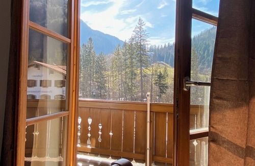 Weissbach an der Alpenstrasse Apartamento | Apartamento vacacional 'Bergliebe' con vistas a la montaña, balcón y Wi-Fi