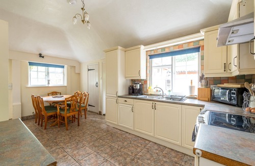 Hadleigh Casa | Holbecks House by Group Retreats