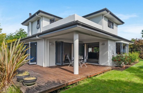Holdens Bay Cabaña | Holdens Bay Retreat - Rotorua Holiday Home