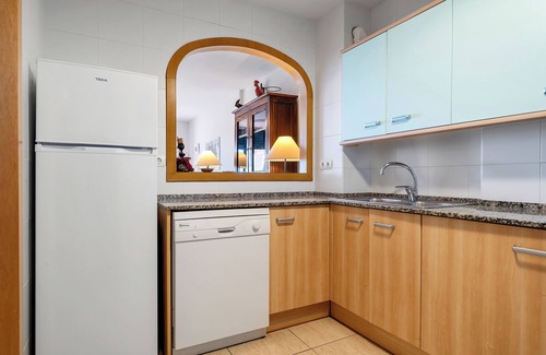 L'Hospitalet de l'Infant Apartamento | Holdiday Apartamento 'Costa Linda 1' con vistas al mar, piscina y Wi-Fi
