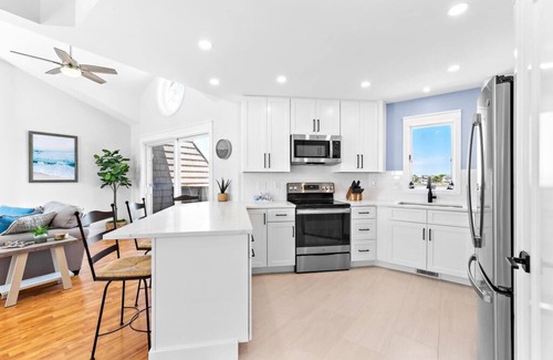 Holgate Casa | Holgate LBI Direct Bayfront 3 Bedroom Townhome with Pool