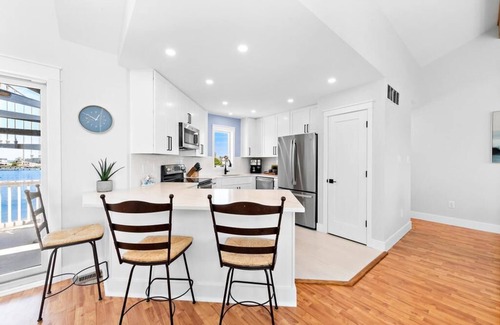 Holgate Casa | Holgate LBI Direct Bayfront 3 Bedroom Townhome with Pool