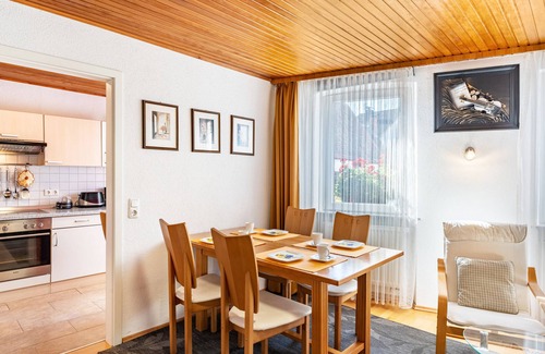 Neustadt-Geinsheim Apartamento | Apartamento vacacional 'Gästehaus Gross' con terraza privada, jardín privado y wifi