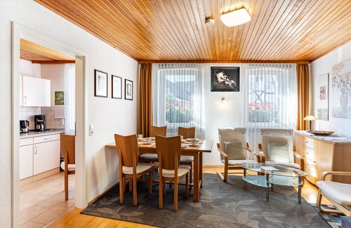 Neustadt-Geinsheim Apartamento | Apartamento vacacional 'Gästehaus Gross' con terraza privada, jardín privado y wifi