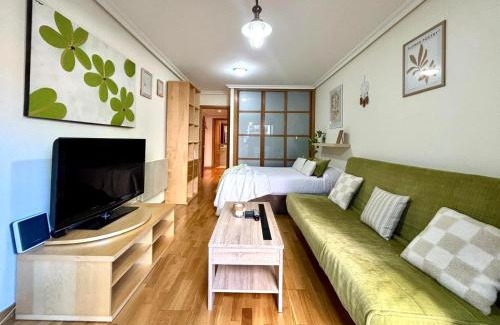 Centro histórico de Baiona Apartamento | Holibai, Parruliña, Estudio moderno con terracita, Baiona
