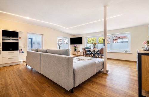 Feldberger Seenlandschaft Apartamento | Apartamento vacacional 'An Der Alten Bäckerei' con vistas al lago, piscina privada y Wi-Fi