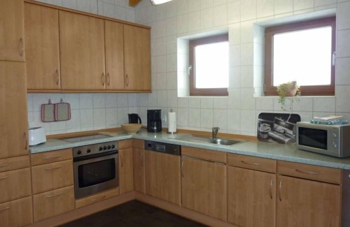 Elkeringhausen Apartamento | Casa de vacaciones (100m2) con chimenea, gran terraza, vistas a la montaña y al lago.