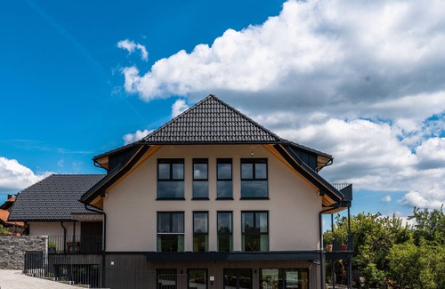 Wolpadingen Apartamento | Apartamento vacacional 'Schwalbennest' con vistas a la montaña, balcón y Wi-Fi