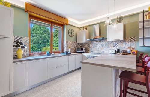 Castelletto Sopra Ticino Casa | Casa vacacional 'La Casa Dei Girasoli' con terraza, Wi-Fi y aire acondicionado