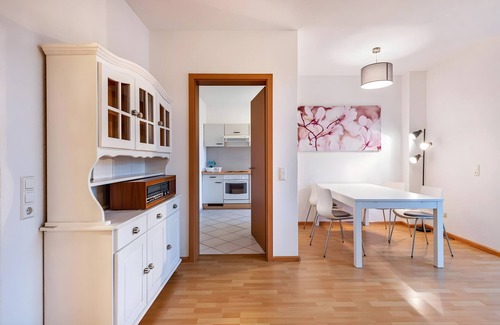 Ballrechten-Dottingen Apartamento | Apartamento 'Haus Castellblick' con vistas a la montaña, terraza privada y Wi-Fi