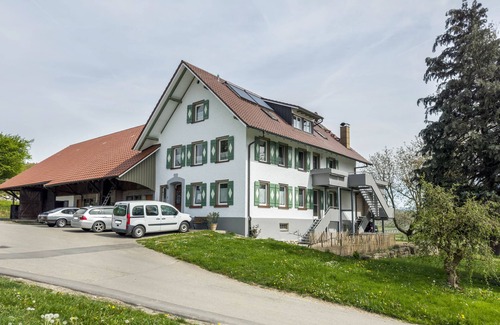 Kressbronn Apartamento | Holiday Apartment "Neu" with Mountain View, Balcony and Wi-Fi