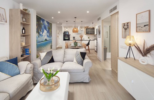 Rincón de la Victoria Apartamento | Apartamento vacacional "Mediterráneo" con vistas al mar, terraza privada y aire acondicionado