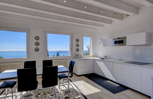 Pulciano Apartamento | Apartamento vacacional "Lujo 2" con terraza y vistas al lago