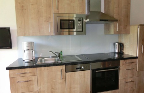 Alpendorf Apartamento | Apartamento vacacional "Landhaus Gruber" con vistas a la montaña, balcón y Wi-Fi