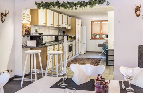 Uehlingen-Birkendorf Apartamento | Apartamento vacacional "Haus Steinatal" con balcón, jardín compartido y Wi-Fi
