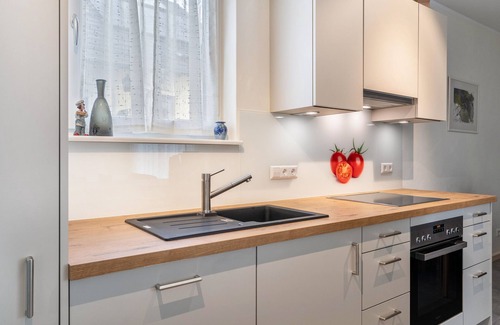 Zell am Harmersbach Apartamento | Apartamento 'Im Rosengarten 2' con vistas a la montaña, terraza privada y Wi-Fi