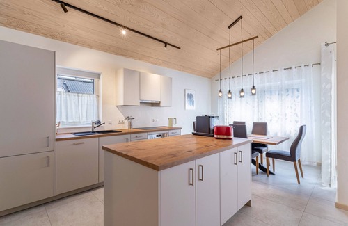 Zell am Harmersbach Apartamento | Apartamento vacacional "Im Rosengarten 3" con 2 terrazas privadas, 2 balcones y Wi-Fi