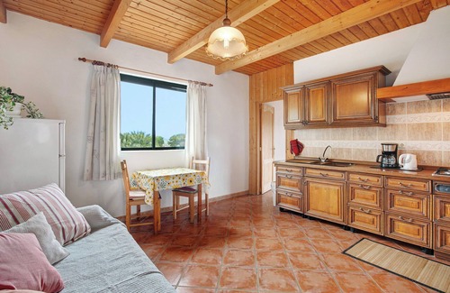 Granadilla de Abona Apartamento | Apartamento vacacional 'Casa Inti' con vistas al mar, terraza y jardín compartido