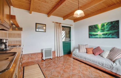 Granadilla de Abona Apartamento | Apartamento vacacional 'Casa Inti' con vistas al mar, terraza y jardín compartido