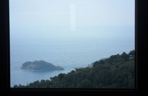 Colli di Fontanelle Apartamento | Apartamento vacacional "Li Galli Romantica" con vistas al mar, balcón y Wi-Fi