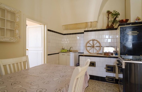 San Donato di Lecce Apartamento | Apartamento vacacional 1 - Palazzo Costantini con balcón, jardín compartido y Wi-Fi