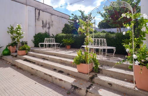 San Donato di Lecce Apartamento | Apartamento vacacional 1 - Palazzo Costantini con balcón, jardín compartido y Wi-Fi