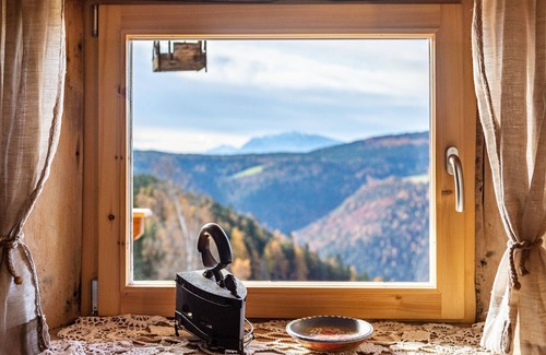 San Genesio Atesino Apartamento | Apartamento 'Historisches Duregghof' con vistas a la montaña, jardín privado y Wi-Fi