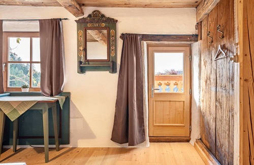 San Genesio Atesino Apartamento | Apartamento 'Historisches Duregghof' con vistas a la montaña, jardín privado y Wi-Fi