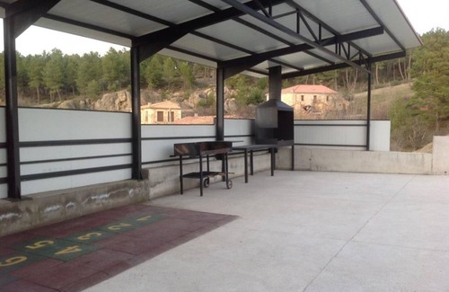 Rabanera del Pinar Casa | "Casa Rural Roblegordo" con vistas a la montaña, terraza privada y compartida